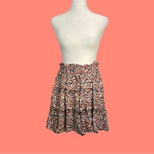 Beautiful mini skirt with flower print
